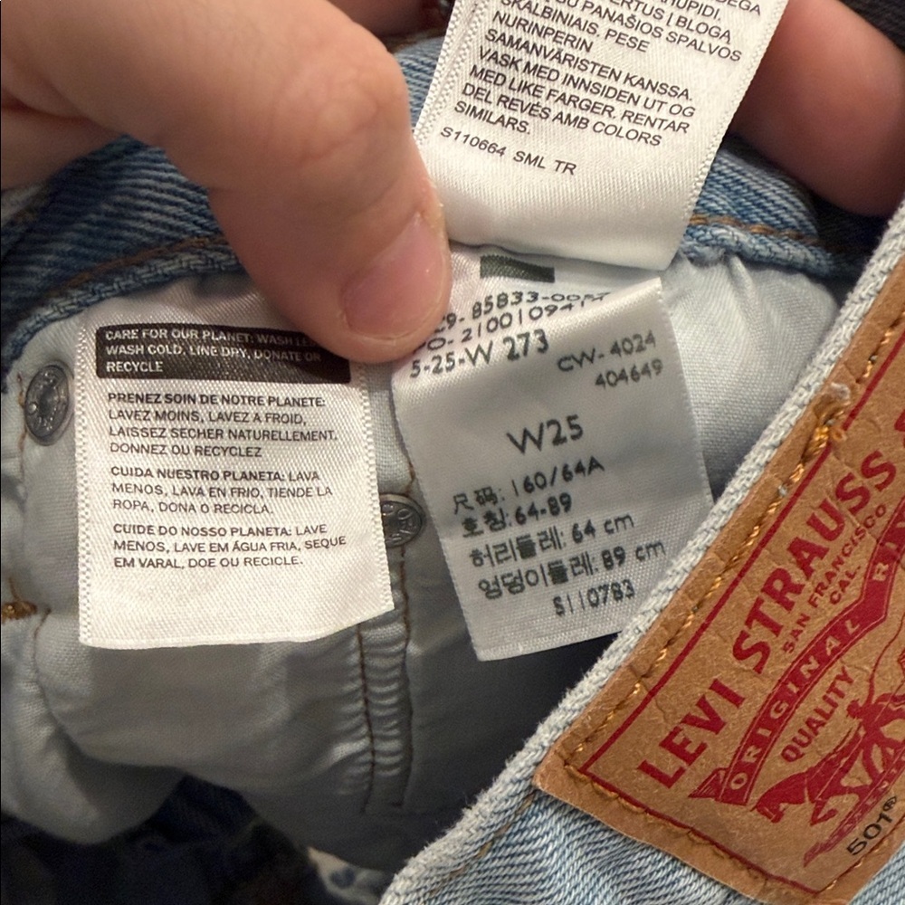 Levi's Light Wash Denim Women's Shorts - Picture 4 of 4